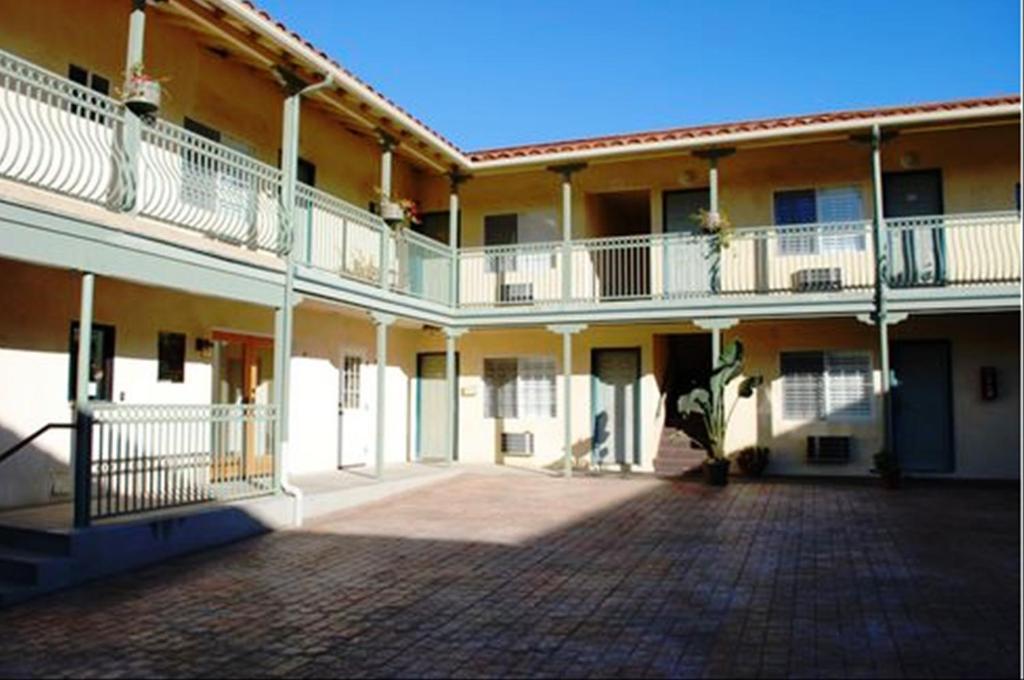 Bella Capri Inn And Suites Camarillo Exterior foto